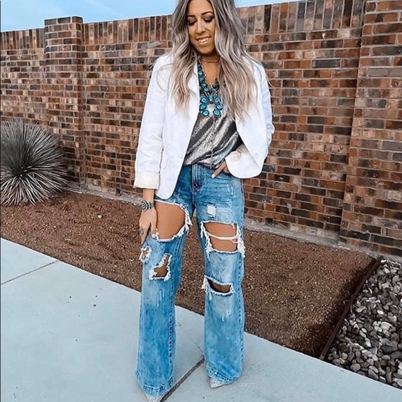 Denim - Light Wash Distressed Jeans Size 26🌹